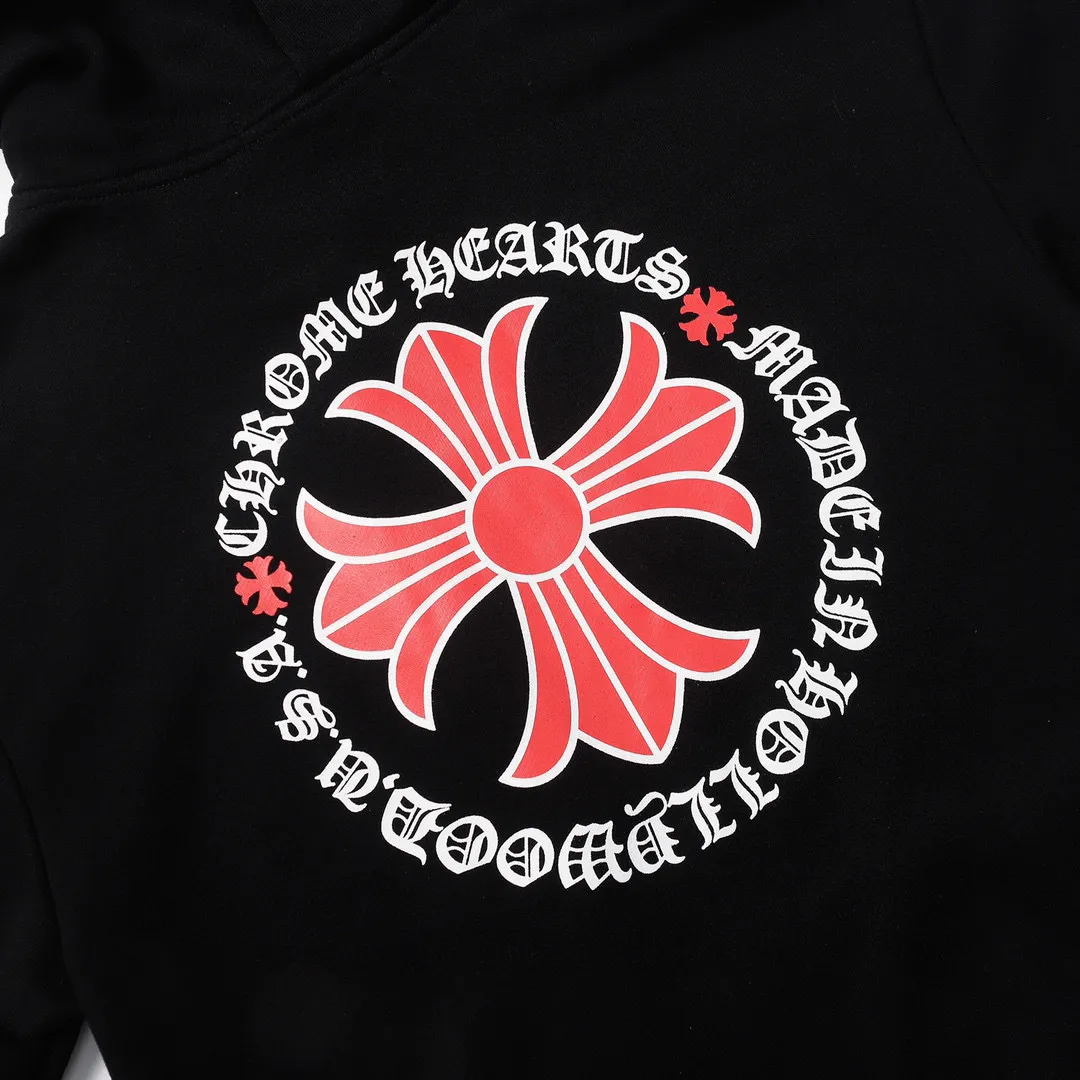 M35—P210 -Chrome Hearts/Chrome Hearts printed sweatshirt cardigan jacket -420 grams of high-density, high-quality wool, soft, delicate and skin-friendly, soft and silky to the touch, warm and skin-friendly -The hardware zipper accessories are all customized and full of details -Colour: black white -Size: S M L XL